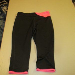 Black Danskins Capris Size Large
